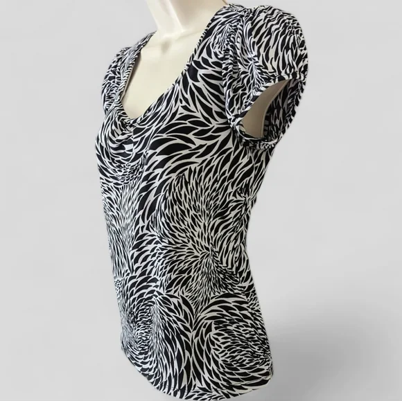 🦓 EUC Zebra Print Short Cap Sleeve Stretchy Top by Worthington - Picture 6 of 10